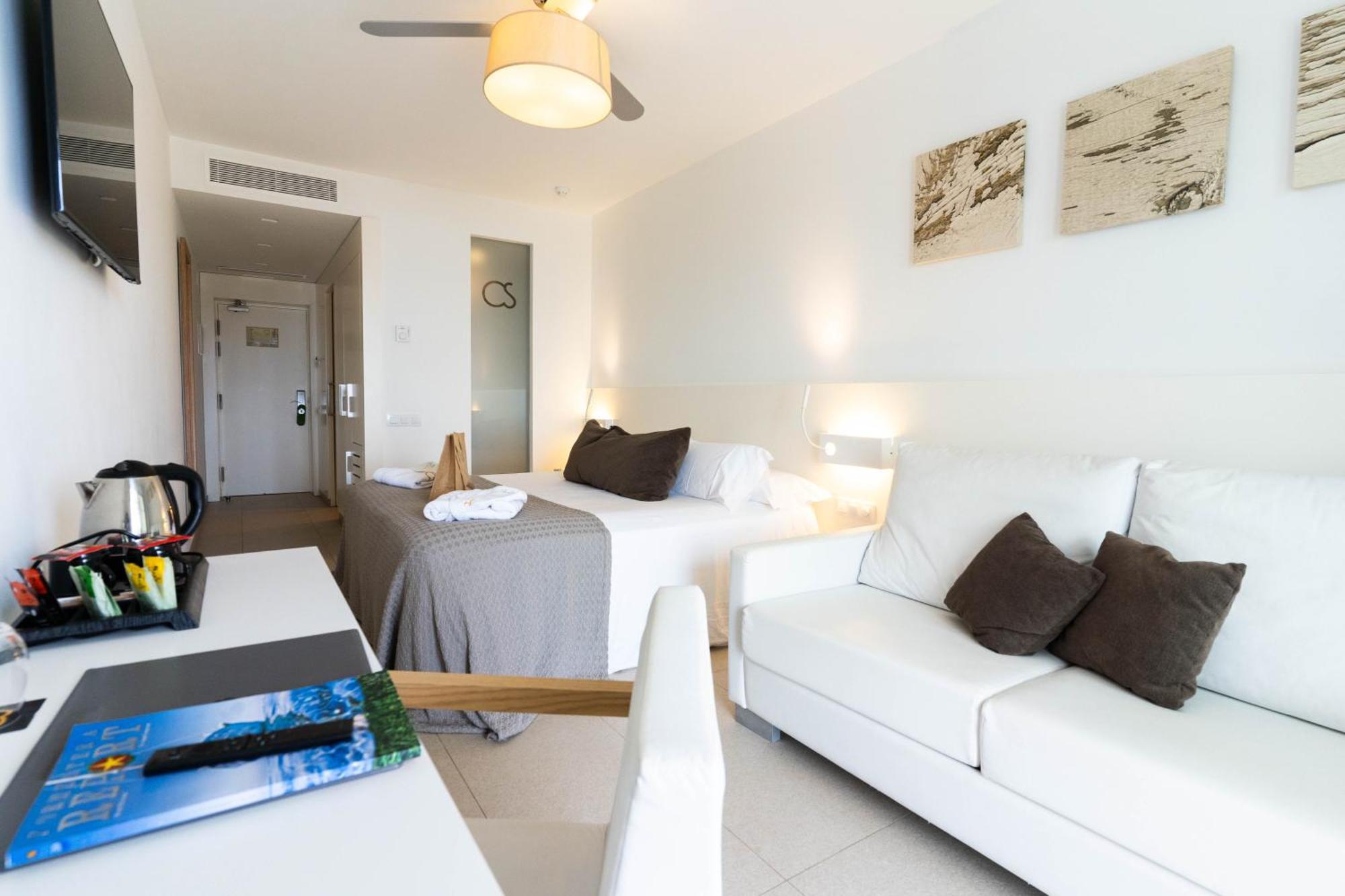 Hotel Cala Saona & Spa Exterior photo