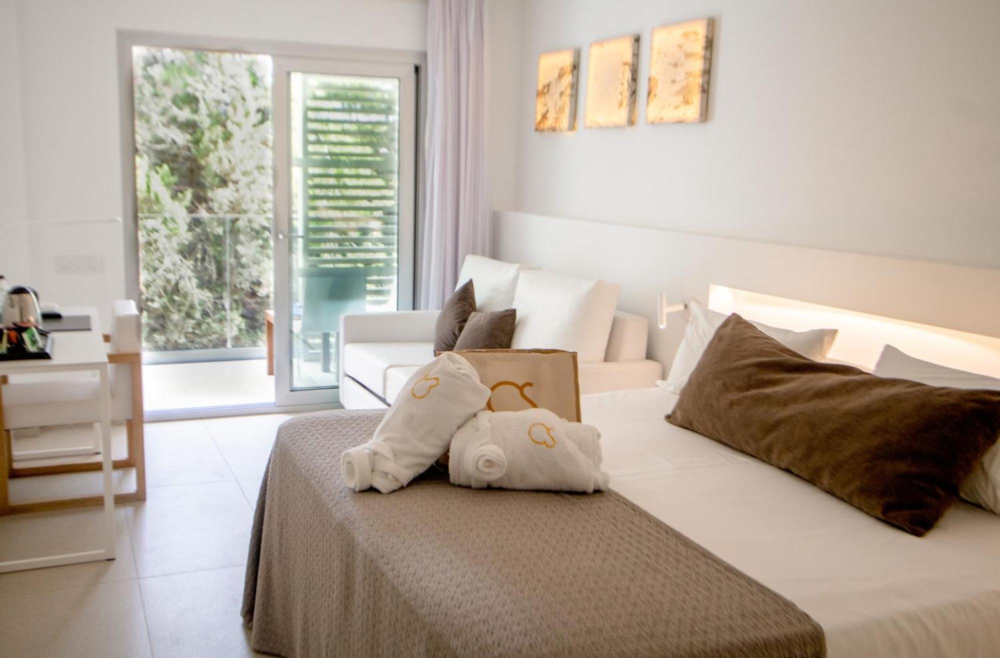 Hotel Cala Saona & Spa Exterior photo