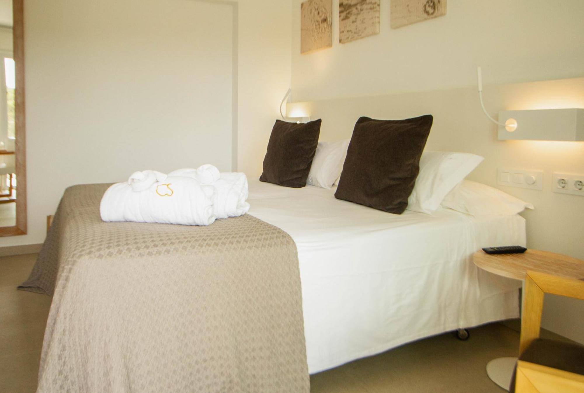 Hotel Cala Saona & Spa Exterior photo
